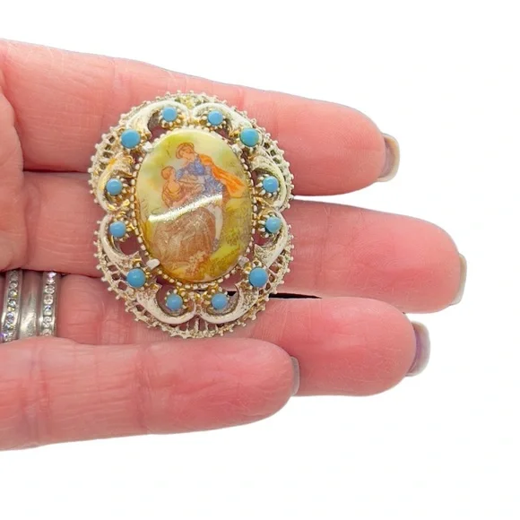 Vintage Florenza Antiqued White Enamel Courting Couple Bead Brooch - Picture 3 of 3